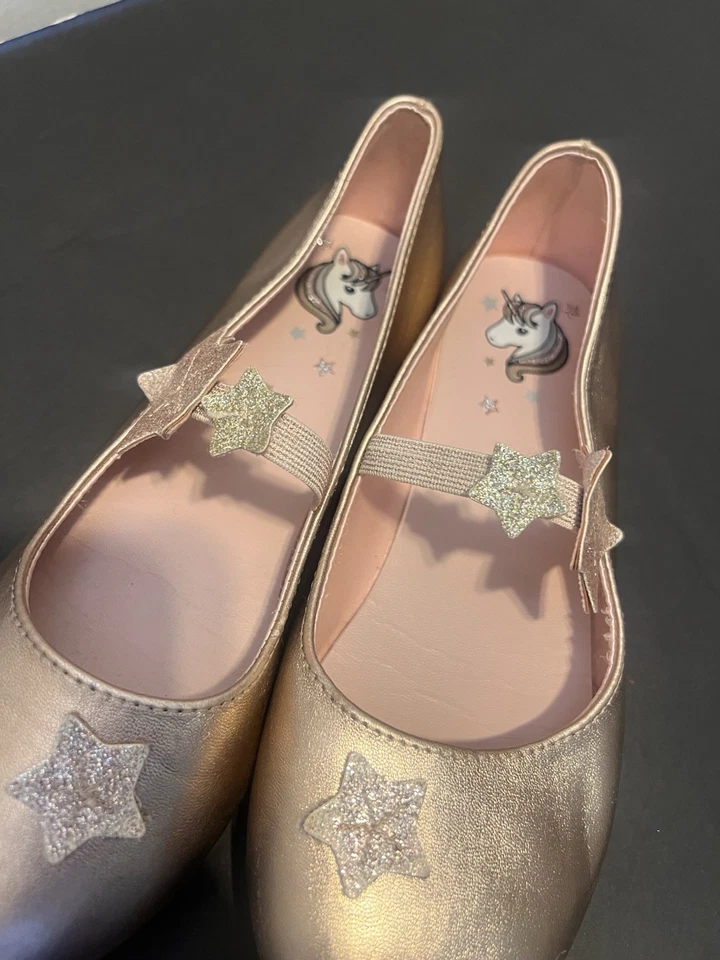 Girls Big Kid’s Shoe Size 2 Shoes Ballet Flats Rose Gold Color Mary Janes Stars - Image 4 of 4