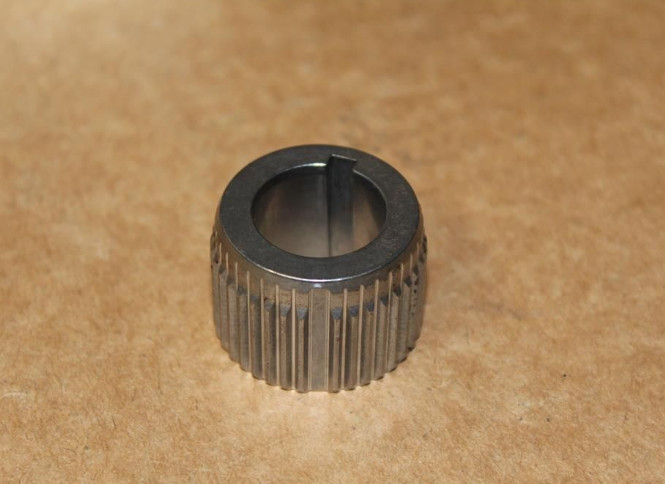 Bride de pompe haute pression moteur Audi A5 8T 059130141F d'origine