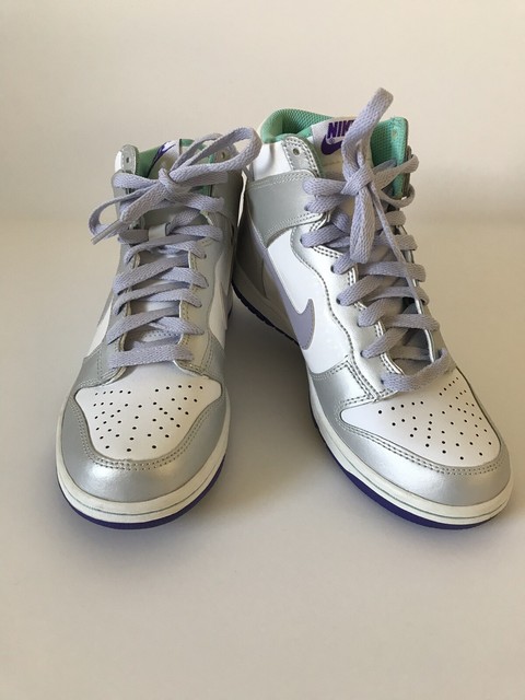 white and silver nike dunks