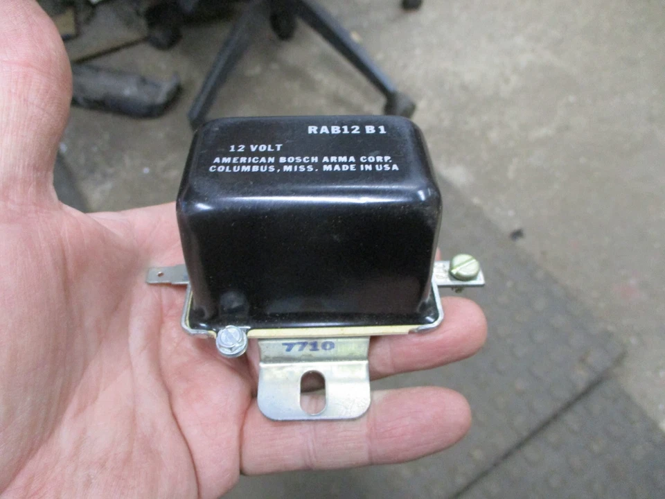 Regulador de voltaje American Bosch 12V NOS para Chrysler Dodge Mopar RAB12B1 Foto 2 de 3