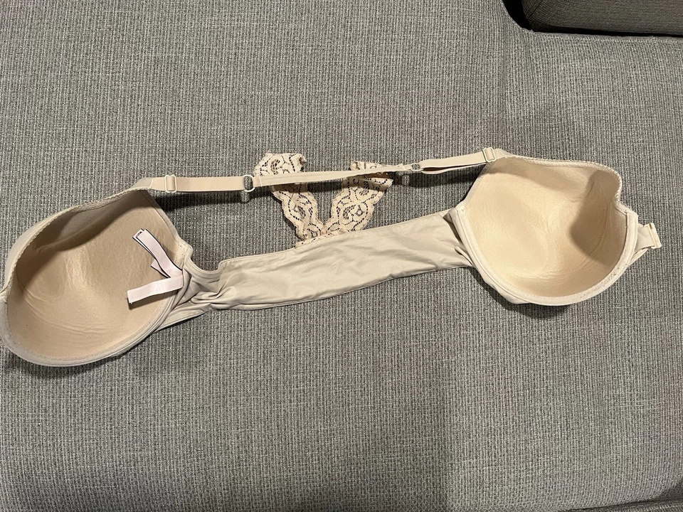 Sujetador Victoria's Secret Body de Victoria Perfect Coverage espalda cruzada 38DDD beige Foto 3 de 4