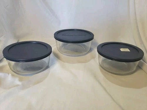 Lot Of 3 PYREX Vintage Glass Storage Bowls With Lids Two 4 Cup And One 7 Cup