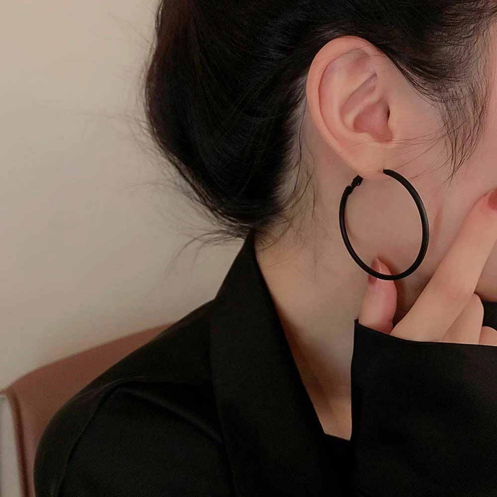 Black hoop earrings for women deals