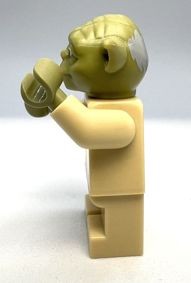 Lego sw0707 YODA - OLIVE GREEN Star Wars Minifigure FAST SHIPPING! - Image 2 of 4