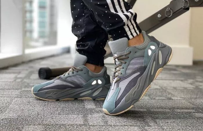 Adidas Yeezy Boost 700 Teal Blue FW2499 Size 9.5 US, 9 UK, EUR 43 1/3