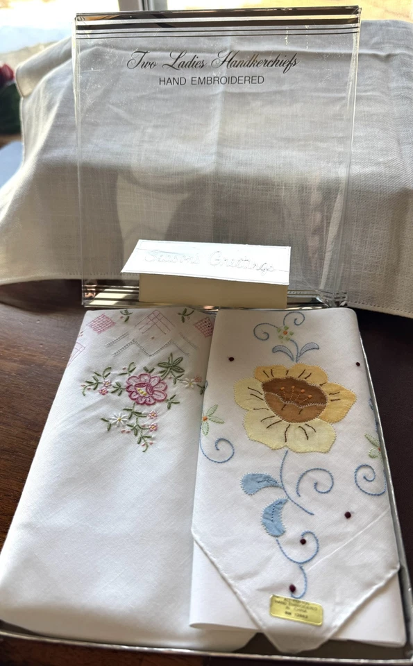 Juego De Colección 2 Pañuelos Bordados Original Lámina Plateada Caja Etiqueta Nuevo De Lote Antiguo Foto 2 de 4