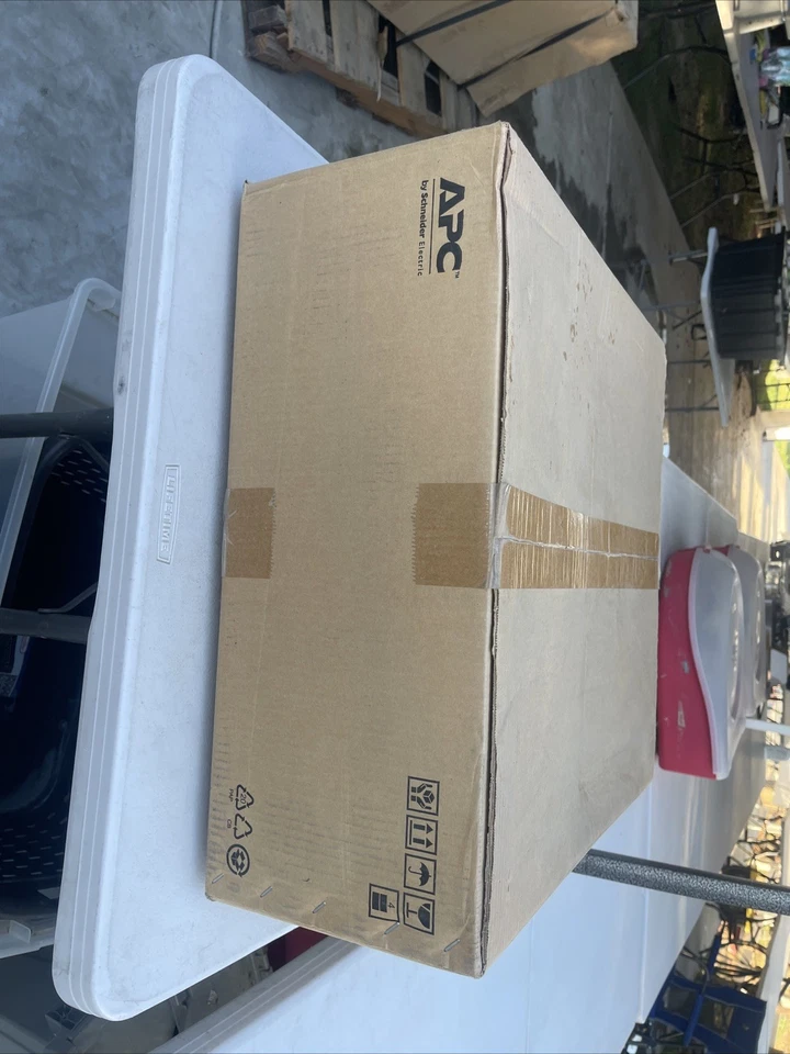 APC by Schneider Electric SMT1000RM2U Smart-UPS 1000VA Rack-Mountable UPS - Image 3 of 4