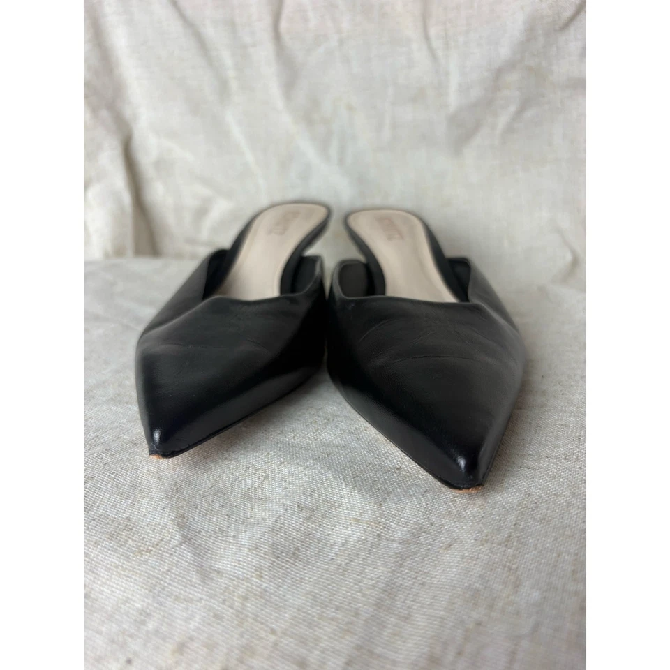 Mules Schutz de cuero negro con punta de gatito 9.5B Foto 4 de 4