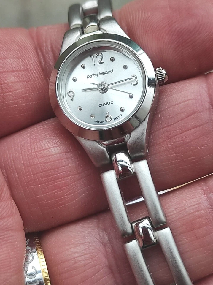 Orologio da donna con cinturino al quarzo in alluminio color argento Kathy... - Immagine 2 di 4