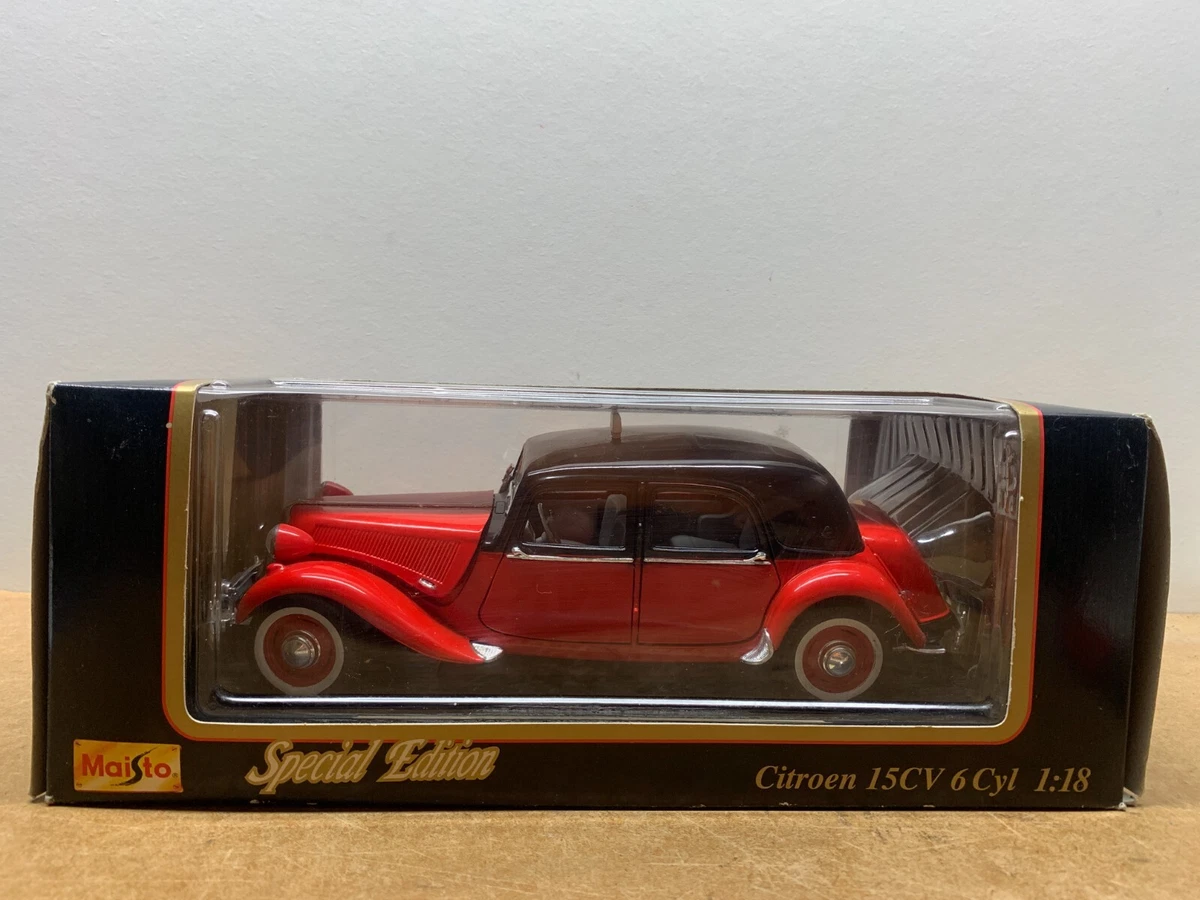 MAIS 32153 1 18 1952 Citroen 2CV Old Friends