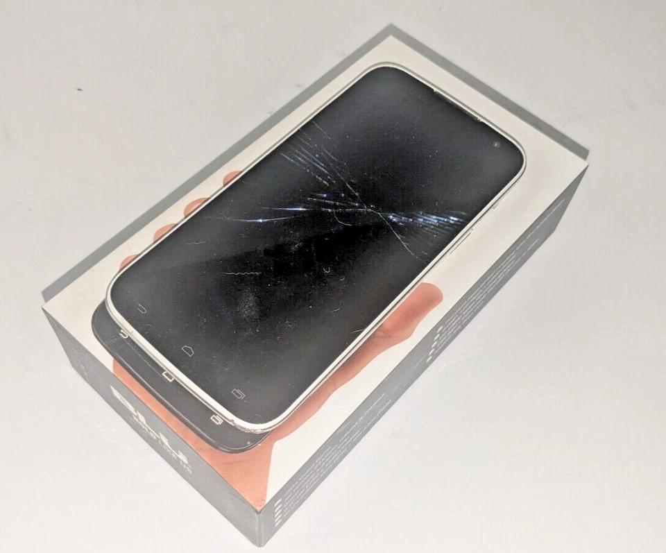 BLU Studio 6.0 HD, D650a White - Cracked, Turns On, But Does Not Boot Up + Box - Image 3 of 4