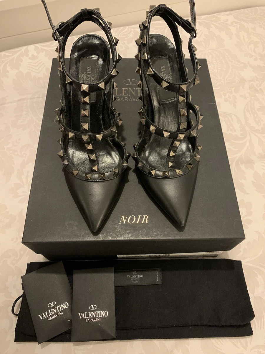 Black on hotsell black valentino rockstud