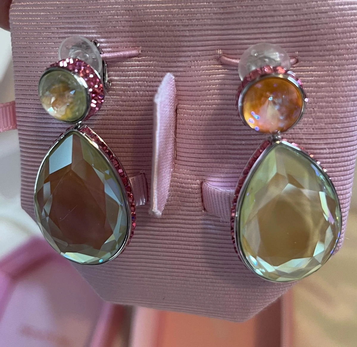 Boucles D'oreilles Oscar De La Renta - Cristaux Verts Incrustés Sur Plaqué Or, Neuf Sans Emballage