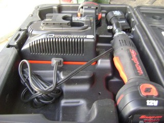 SNAP ON CORDLESS 3/8 RATCHET. LOOKS NEW IN CASE INC. ACCS. AND CHARGER 2 BATS