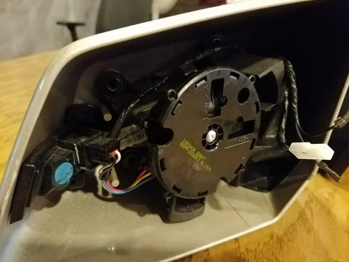 GM 2014 23453757 OEM DRIVERS SIDE MIRROR with turning flash light no mirror 