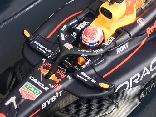 Minichamps 410240101 Red Bull RB20 Max Verstappen #1 F1 World Champion 2024 1:43 - Picture 8 of 24