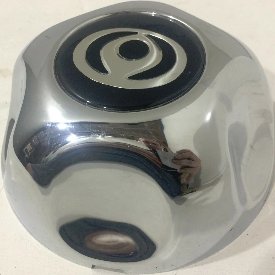 (1) TAPA CENTRAL CUBIERTA RUEDA CROMADA MAZDA B4000 1995-1997 USADO OEM F57A-1A096 Foto 2 de 3