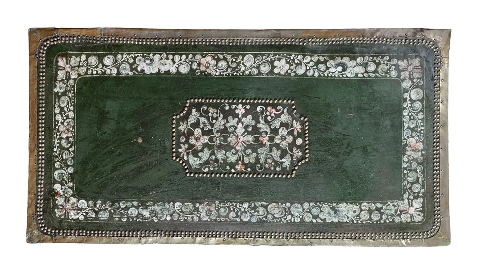 Antiguo cofre de comercio chino ~ mesa de centro ~ cuero, baúl de madera de alcanfor Foto 3 de 4