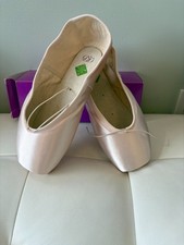 Russian Pointe Mabe Pointe Shoes New in a Box 42W 5V 2FS