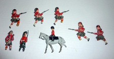 Vintage Lead Toy Soldiers Highlanders Lot of 8 w/ Mounted Officer Painted
