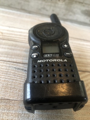 Motorola CLS1110 UHF Business 2-Way Radios Walkie Talkie - Comes w/clip - Picture 2 of 7