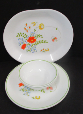 PATTERN  WILDFLOWER   BY CORELLE  2 DINNER PLATES 2 SOUP BOWLS  1 PLATTER