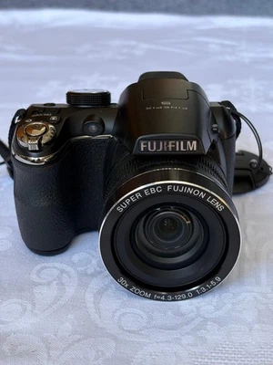 Fujifilm Finepix S 4500 Bridgekamera mit 30x Zoom - Bild 1 von 4