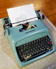 Vintage Italian Made Manual Typewriter & Case. Studio 44 by Olivetti-Underwood. thumbnail
