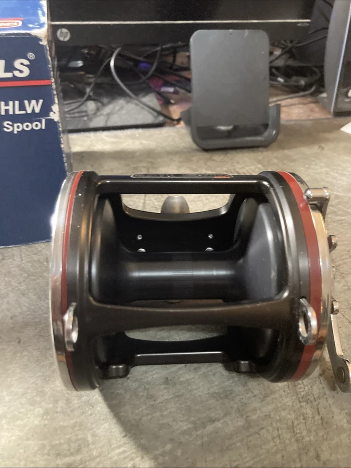 Carrete de pesca ancho Penn 114HLW Senator II 6/0 con carrete de aluminio y marco de aluminio Foto 4 de 4