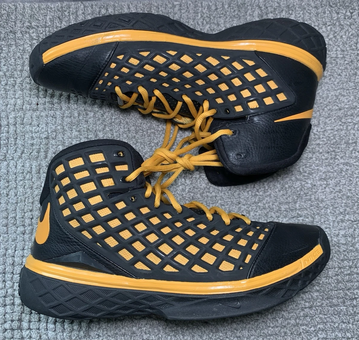 Nike Zoom Kobe 3 Asia Exclusive Black Gold for Sale  display picture 2