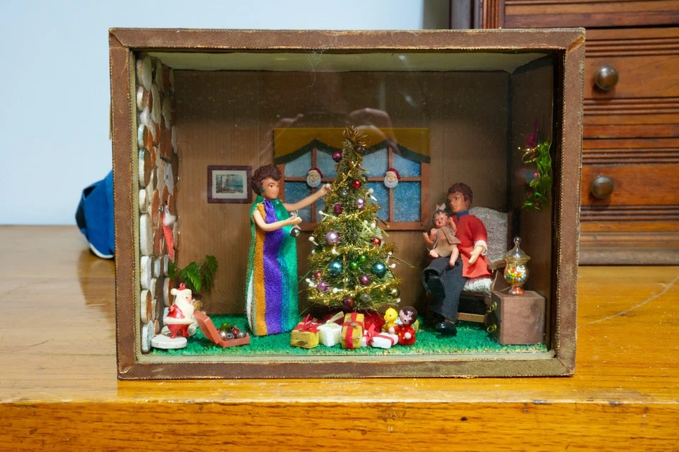 Vintage Christmas Diorama Tree Ornaments 1950s Mid Century Living room Santa - Image 2 of 4