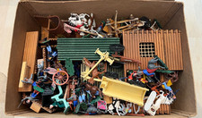 Gruppe Kiste Western Cowboys 6cm Soldaten Kunststoff Holz Fort Sammlerstück Deko