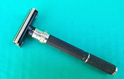 Gillette Safety Razor Super Adjustable BLACK BEAUTY Y-2 Date Code c1953 TTO