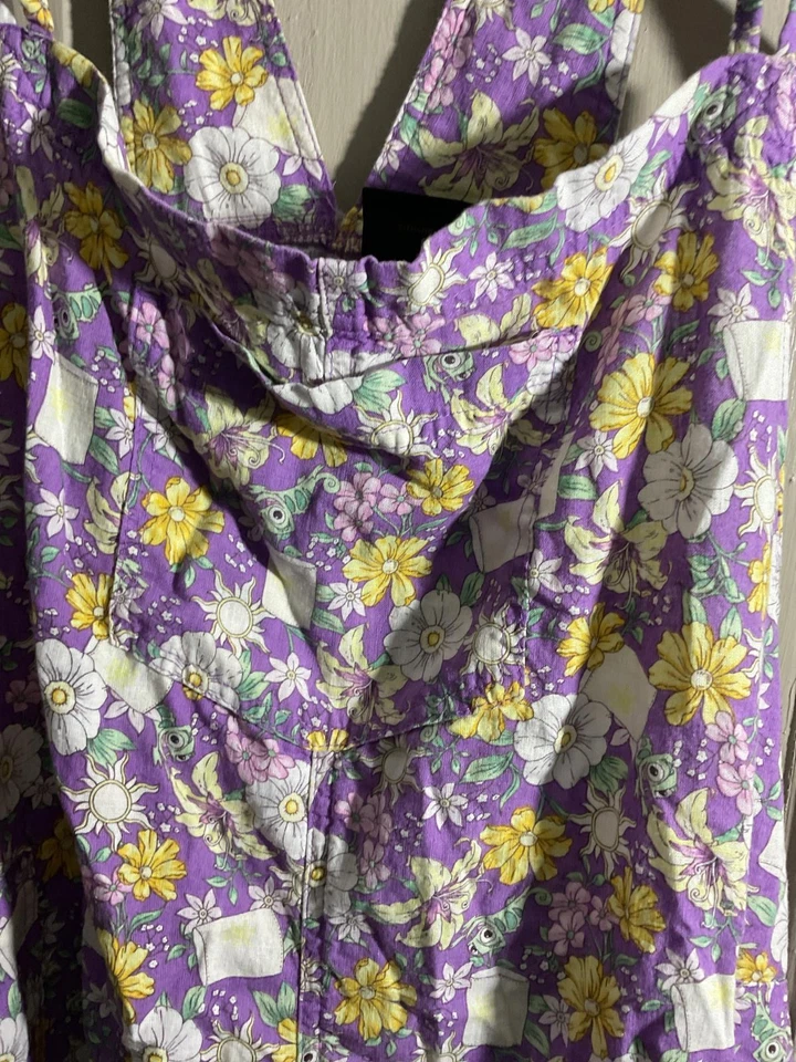 Her Universe Disney Enrolado Pascal Floral Mistura de Linho Lanternas Roxas Extra Grande (1) - Imagem 4 de 4