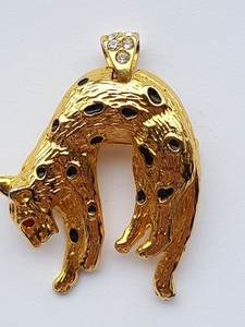 Bejewelled vintage jewellery like this Bejewelled vintage jewellery think