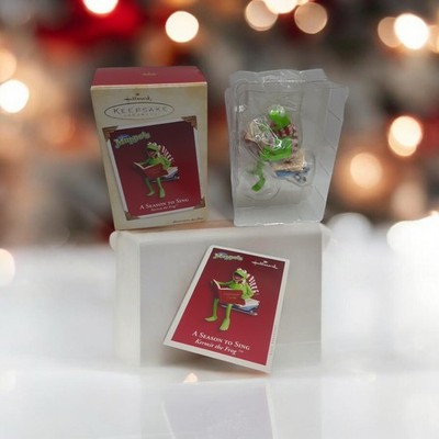 Hallmark Ornament 2005 A Season To Sing Kermit the Frog MUPPET SHOW Ornament