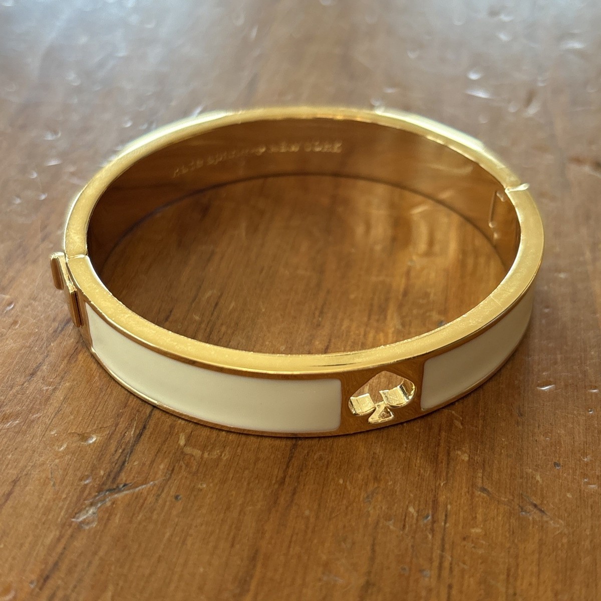 Kate Spade HOLE PUNCH SPADE HINGE BANGLE Bracelet Cream  display picture 3