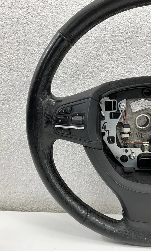 Volante BMW 528XI 2012 COURO PRETO FABRICANTE DE EQUIPAMENTO ORIGINAL - Imagem 2 de 4