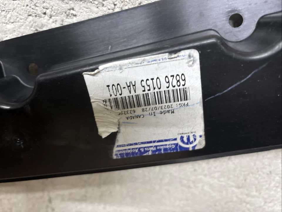 Dodge Challenger Mopar 68260155AA 2015-20 parachoques delantero cubierta refuerzo #974 Foto 2 de 4