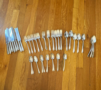 WM Rogers Exquisite Silver Plated Flatware Set , 54 pieces