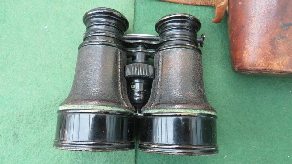 PAIR OF DOLLOND OF LONDON TRI STRENGTH OPTICS BINOCULARS IN CARRYING CASE - Image 2 of 4