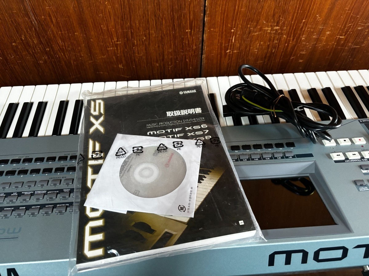 Yamaha MOTIF XS7 76-Key Music Production Synthesizer Yamaha MOTIF XS7 76-Key Music Production Synthesizer