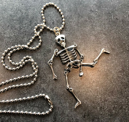 Necklace Articulated Skeleton Silver Tone on Ball Chain with Enameled Eyes FUN - Picture 5 of 9
