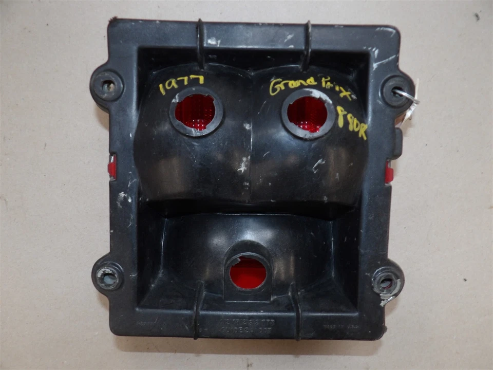 RH PASSENGER SIDE TAILLIGHT LAMP PONTIAC GRAND PRIX 1977 CHROME OEM - Image 3 of 3