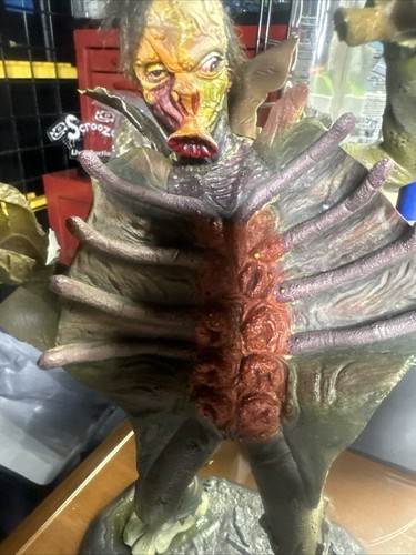Famous Monster Maniacs The Freakmaker Mutations Painted figure Statue Broken (a) - Picture 9 of 24