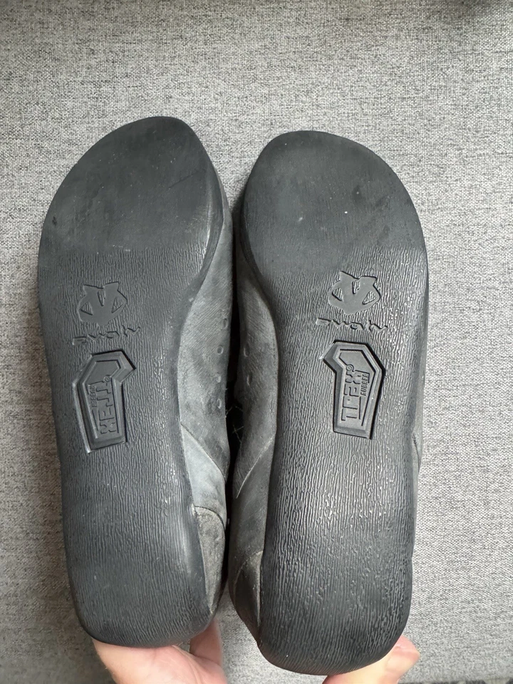 Sapato de Escalada Evolv Defy Rock EUA 7 Reino Unido 6 UE 39.5 Preto/Oliva - Imagem 2 de 4