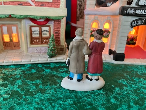 It's a Wonderful Life Ma & Pa Bailey Holiday Village Figure Pair - Picture 4 of 9