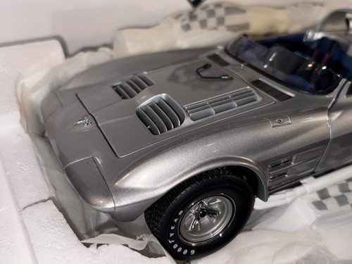 1:18 Exoto Racing Legends Chevrolet Corvette Grand Sport Silver Convertible NIB - Picture 6 of 7
