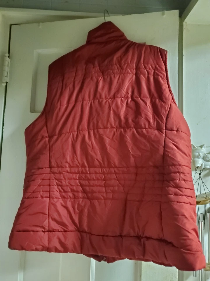 New York & Company Women Sz XL Rust Red Front Zip Quilted Puffer Vest Jacket NWT - Image 3 of 4