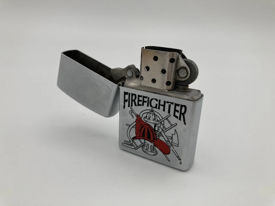 Lote de 5 encendedores de cigarrillos vintage (2 Zippos EE. UU.; 2 L.D.L Japón; 1 flecha Japón) Foto 3 de 4